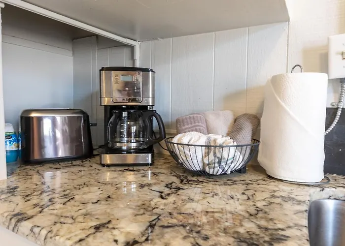 Downtown 1 Bedroom Charmer - Walk, Bike, Enjoy!!